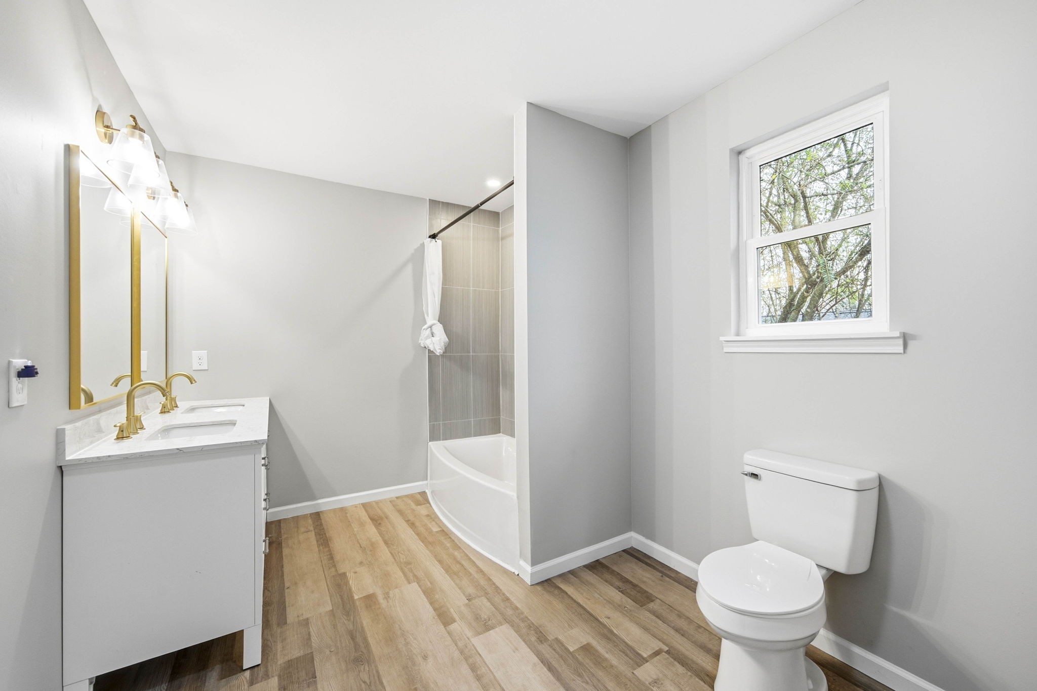 504 North Washington Street Tullahoma, TN 37388 - Photo 24 of 41 a bathroom with a sink toilet and shower