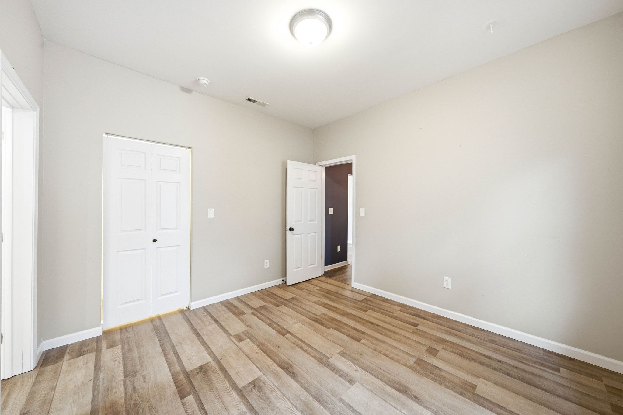 504 North Washington Street Tullahoma, TN 37388 - Photo 26 of 41 a view of a room with wooden floor