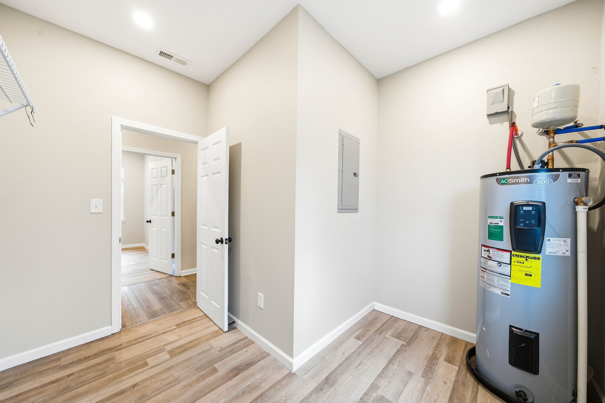 504 North Washington Street Tullahoma, TN 37388 - Photo 28 of 41 a view of hallway with wooden floor