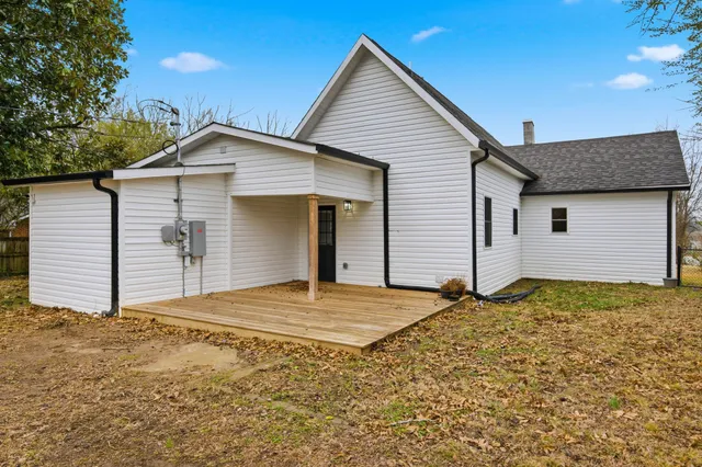 a view of garage and yard