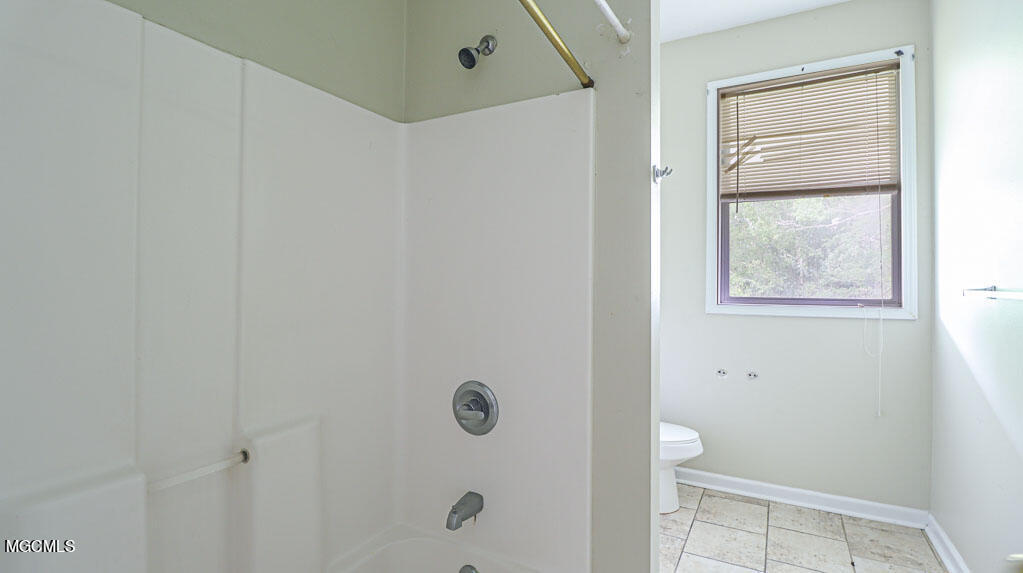 316 Santini Street Biloxi, MS 39530 - Photo 12 of 14 Bathroom