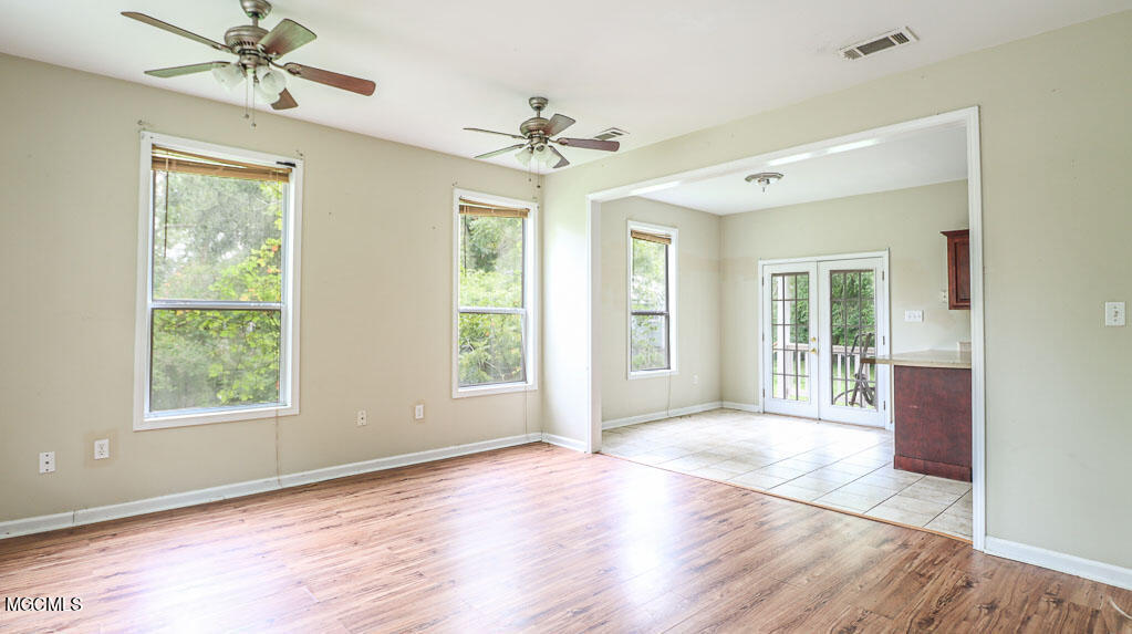 316 Santini Street Biloxi, MS 39530 - Photo 3 of 14 Living room
