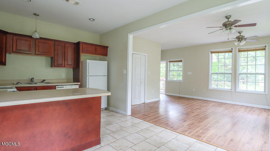 316 Santini Street Biloxi, MS 39530 - Photo 5 of 14 Kitchen living room
