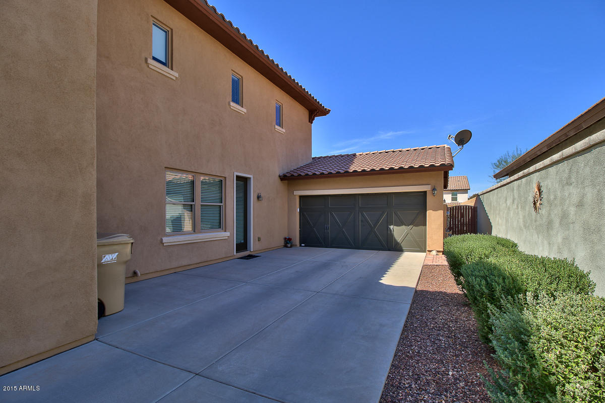 2650 North Riley Road Buckeye, AZ 85396 - Photo 4 of 44 1-4