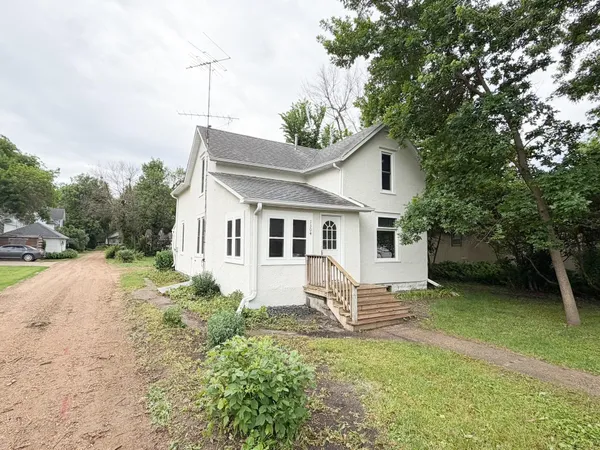 $229,500 | 1304 3rd Avenue, Worthington, MN 56187