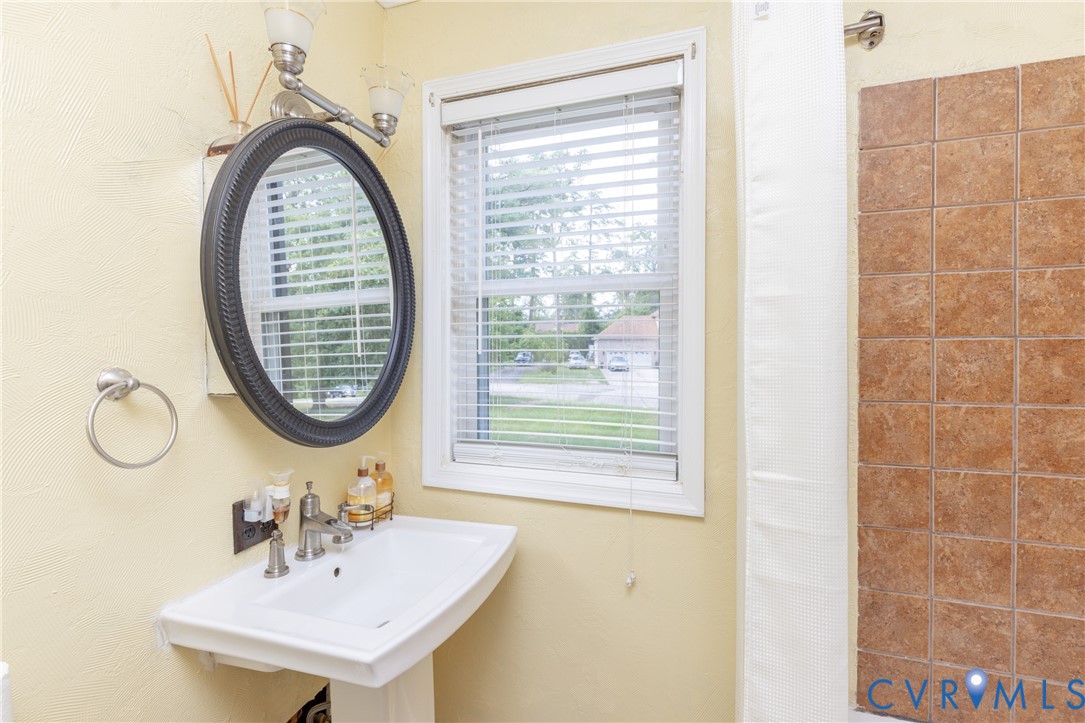 1124 Northampton Road Petersburg, VA 23805 - Photo 14 of 33