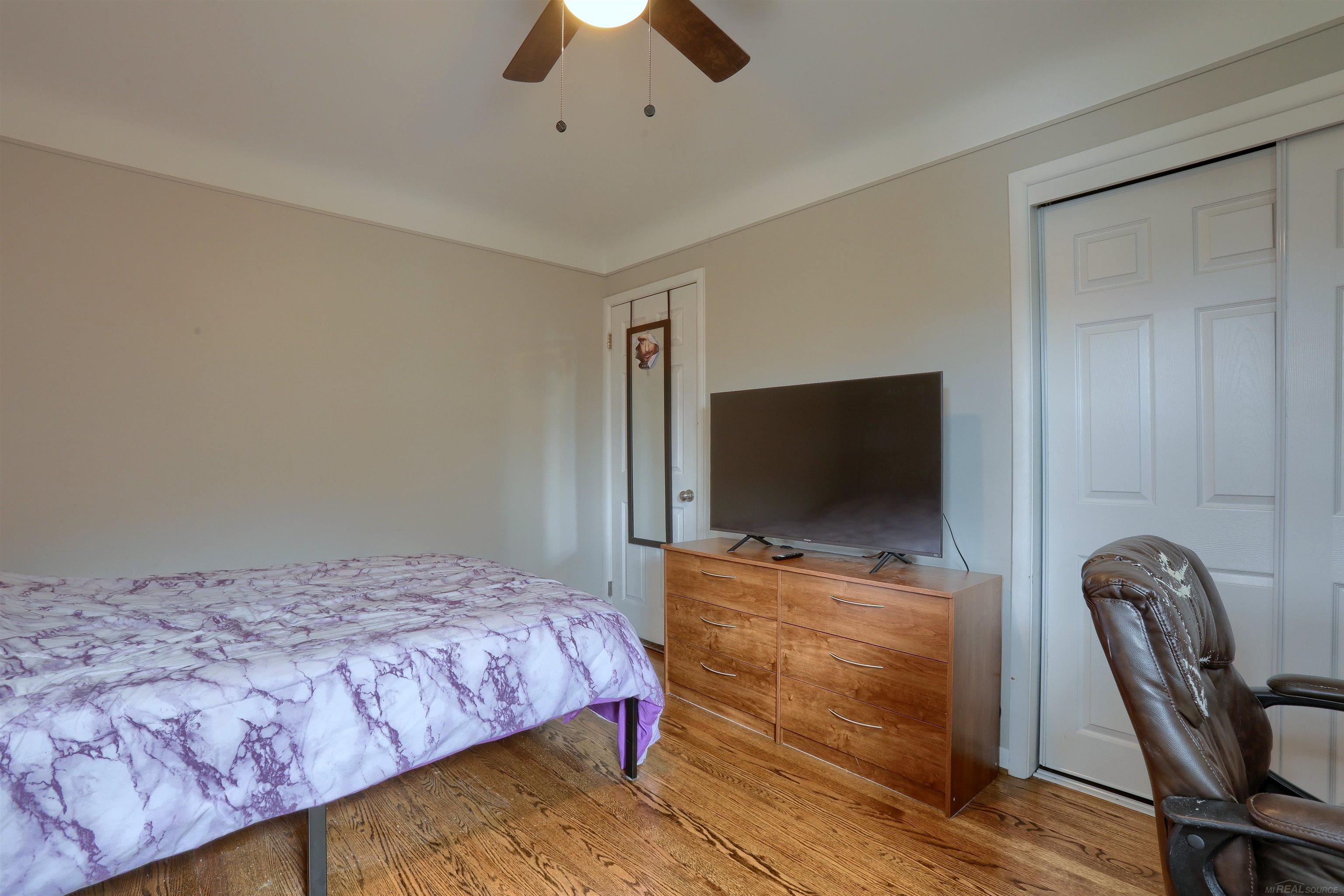 24665 Ridgecroft Avenue Eastpointe, MI 48021 - Photo 9 of 22 50133504-aa1ea82f-b0d2-41c0-ad35-606ba8fd9113.JPG