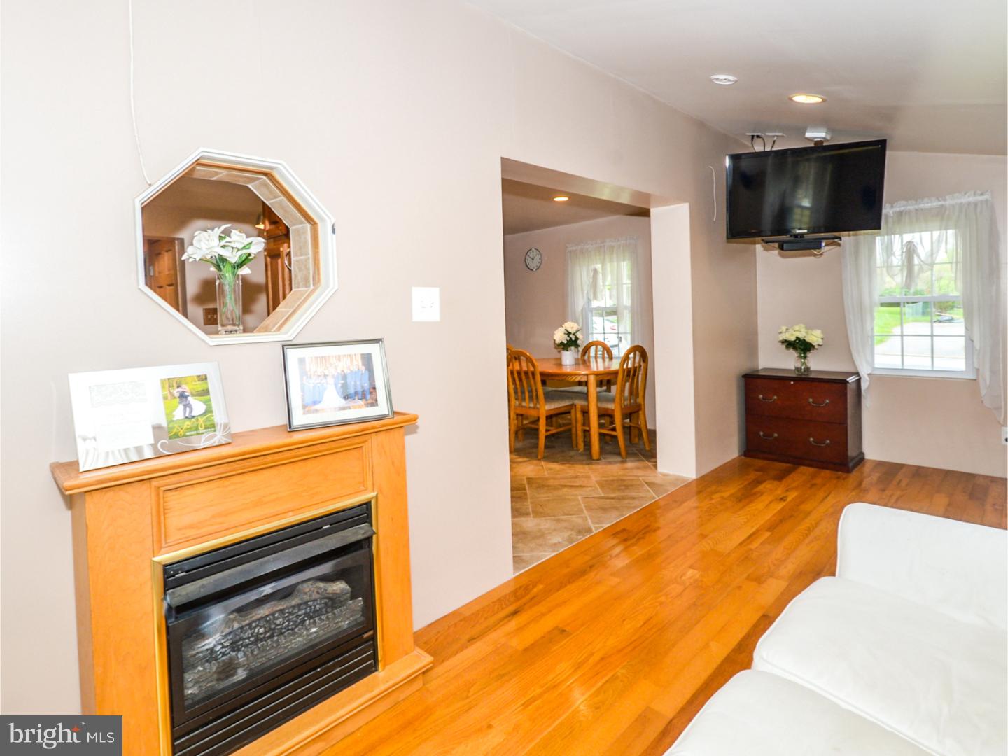 125 Redford Road Oreland, PA 19075 - Photo 11 of 20 Family Room