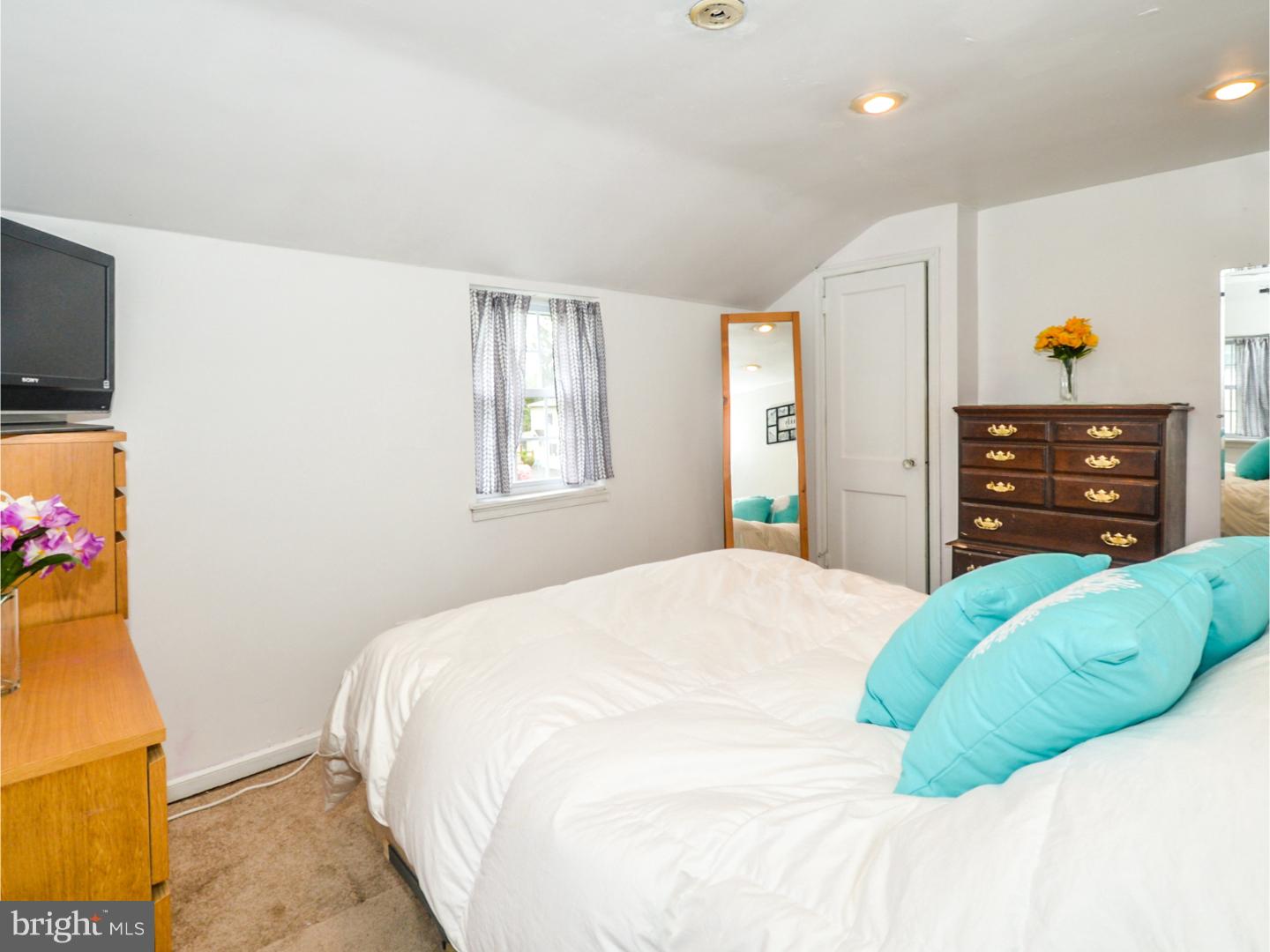 125 Redford Road Oreland, PA 19075 - Photo 13 of 20 Bedroom - Main