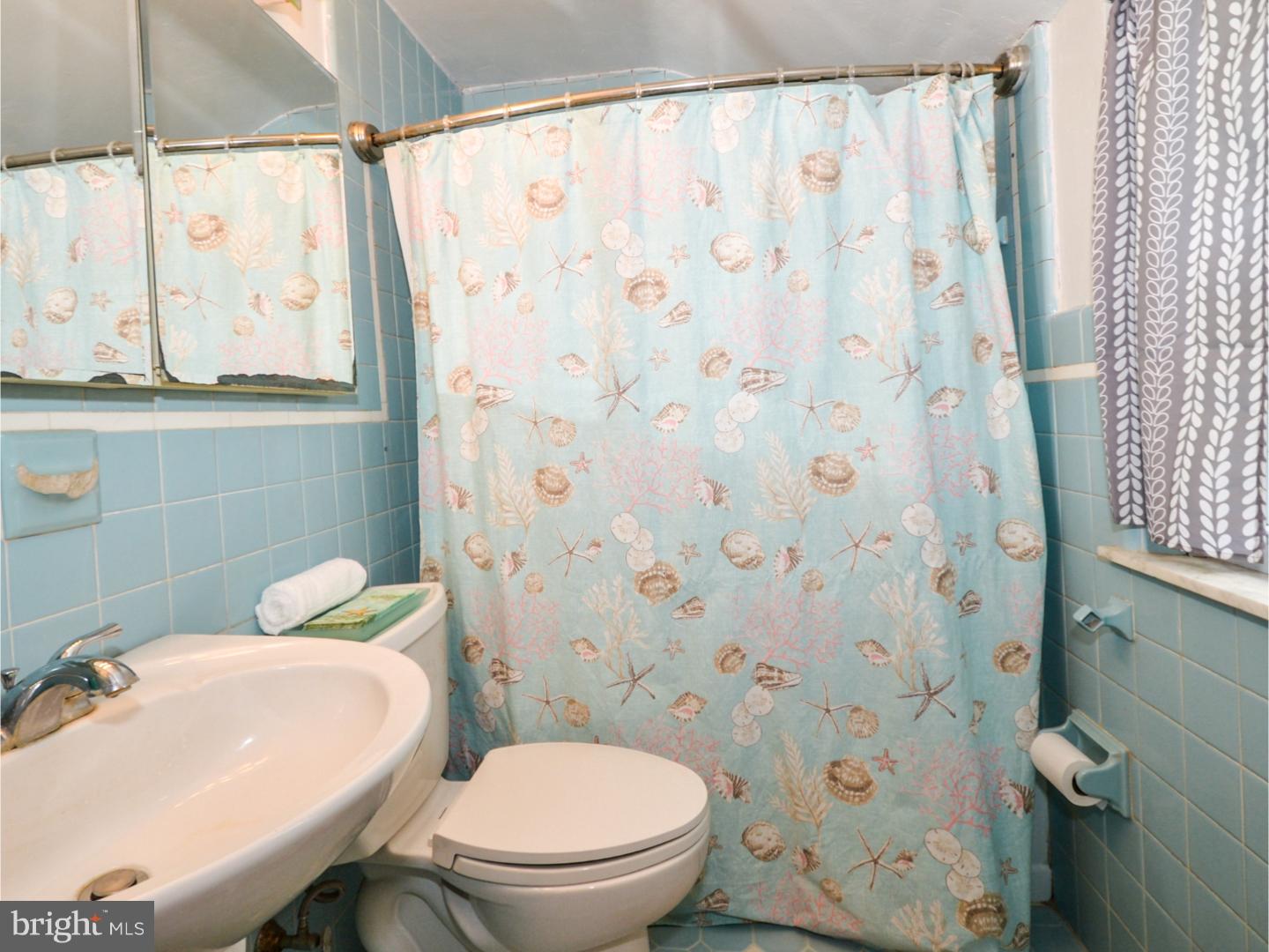 125 Redford Road Oreland, PA 19075 - Photo 16 of 20 Bathroom
