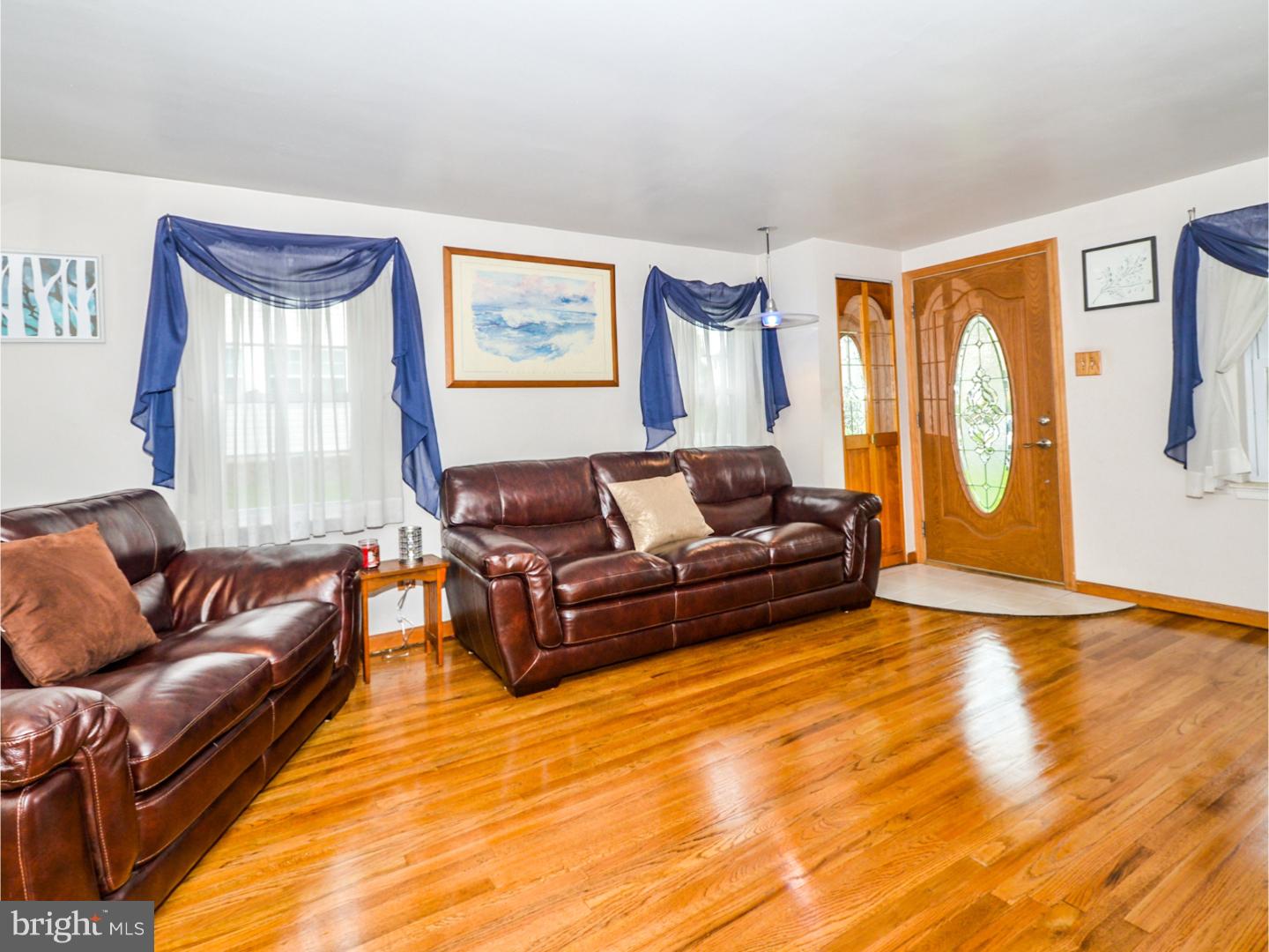125 Redford Road Oreland, PA 19075 - Photo 3 of 20 Living Room