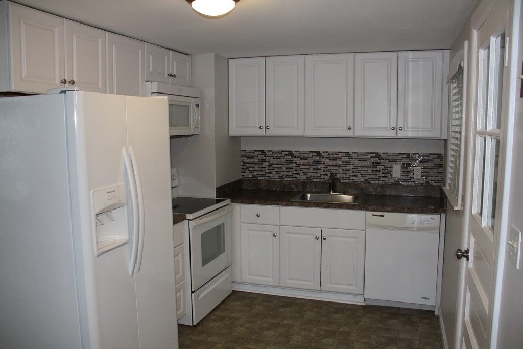 184 Levin Road Rockland, MA 02370 - Photo 3 of 32 Gallery Image 3