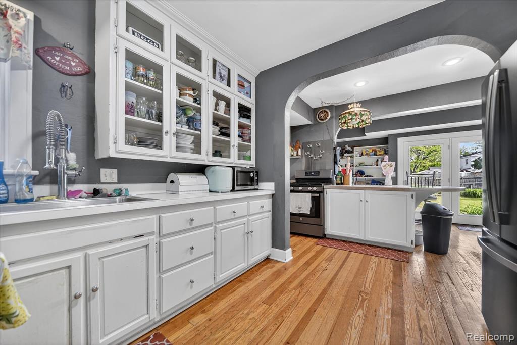 1404 Harvard Road East Lansing, MI 48823 - Photo 9 of 45