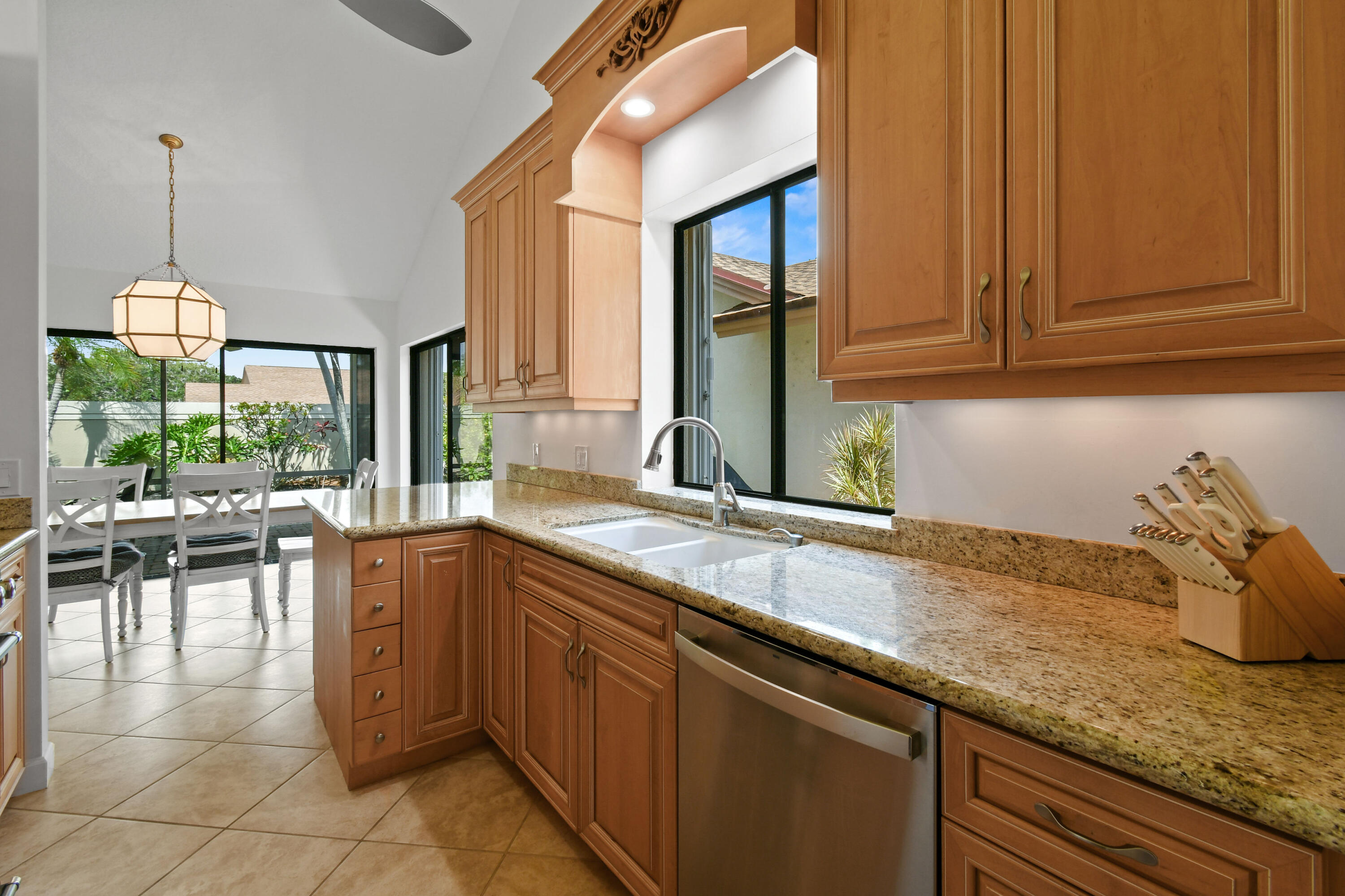 308 Ridge Road Jupiter, FL 33477 - Photo 12 of 42 Kitchen