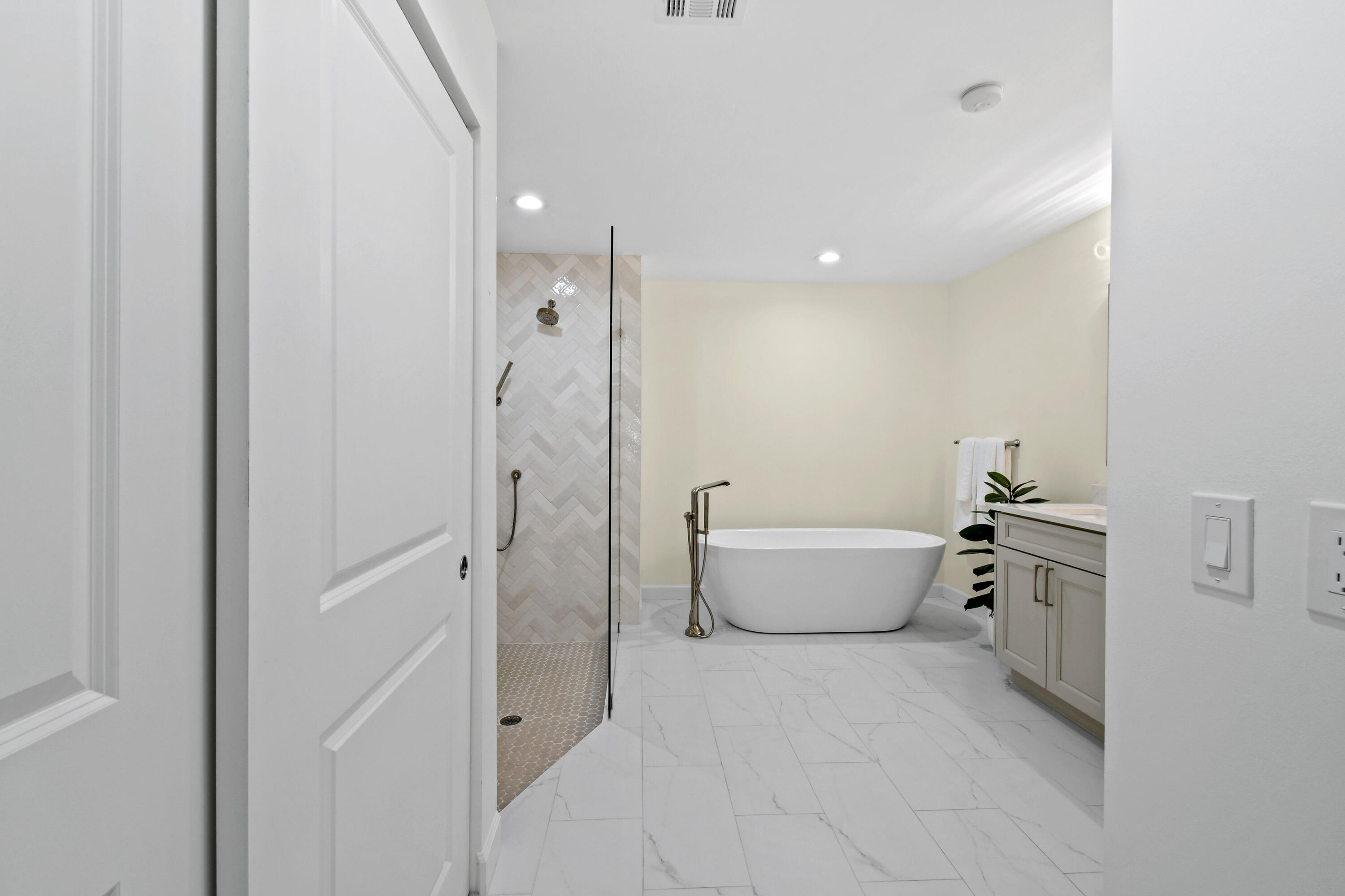 308 Ridge Road Jupiter, FL 33477 - Photo 18 of 42 Master Bathroom