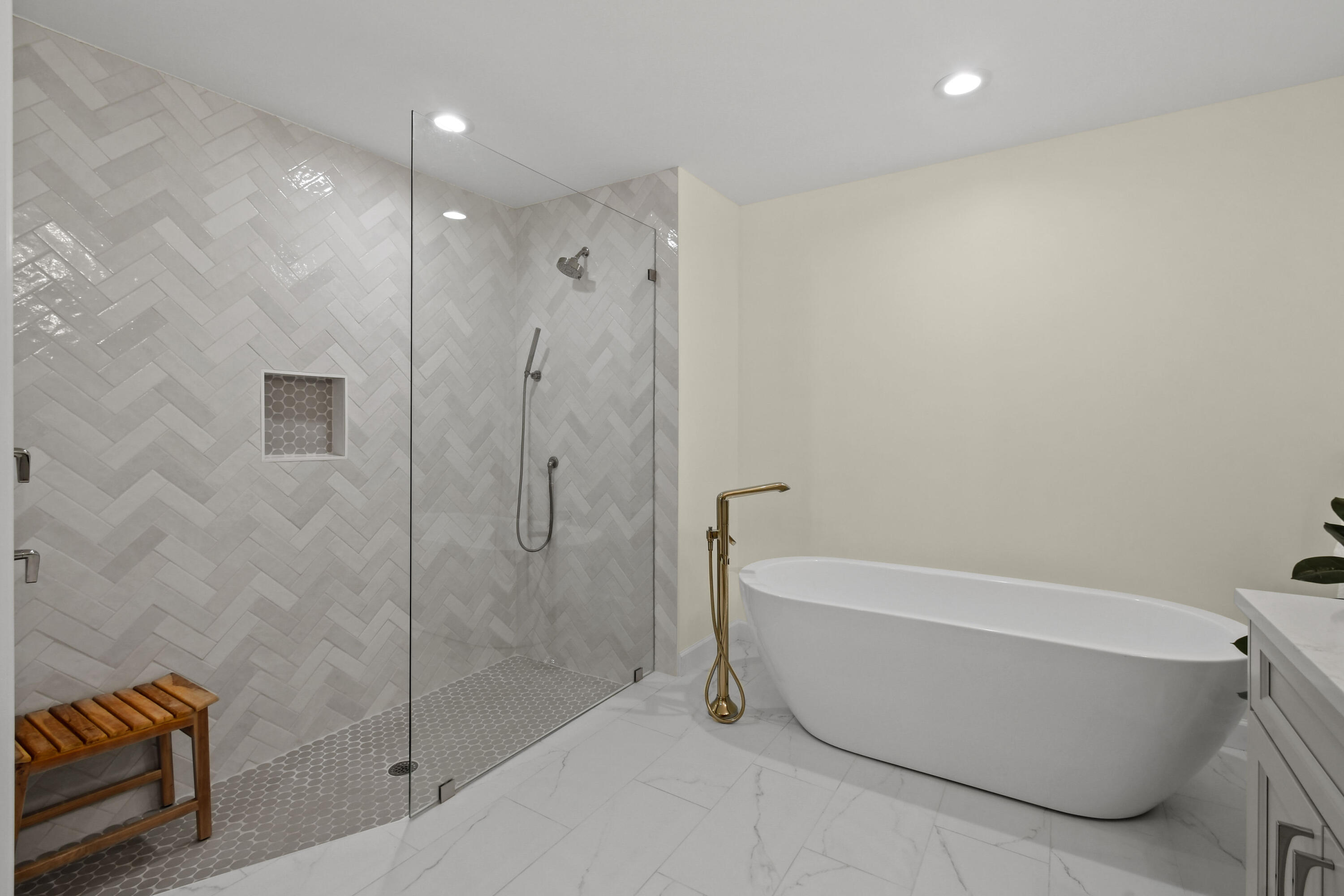 308 Ridge Road Jupiter, FL 33477 - Photo 20 of 42 Master shower/tub