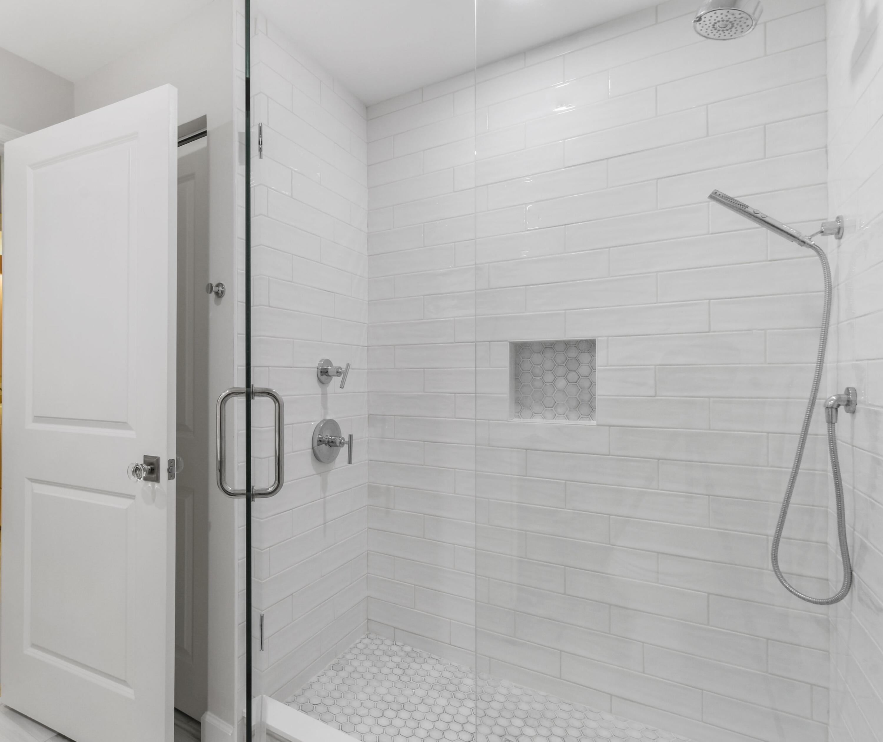 308 Ridge Road Jupiter, FL 33477 - Photo 28 of 42 Guest Bathroom