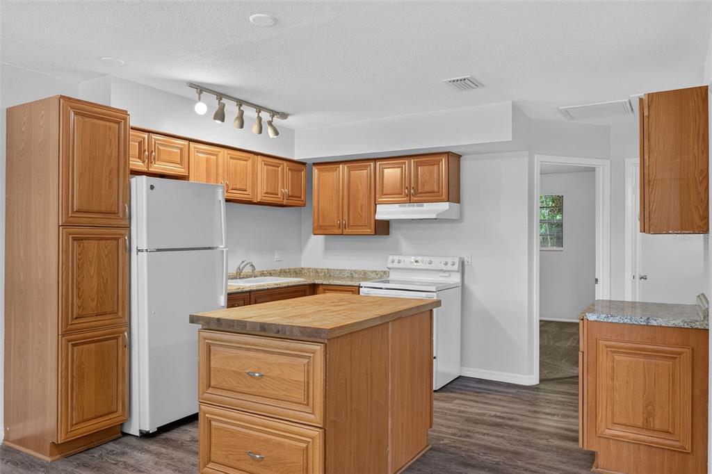 397 2nd Street Southwest Largo, FL 33770 - Photo 4 of 25