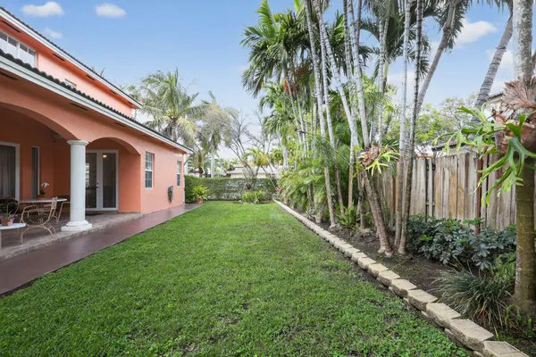 $1,200,000 | 16613 Northwest 77th Path, Miami Lakes, FL 33016