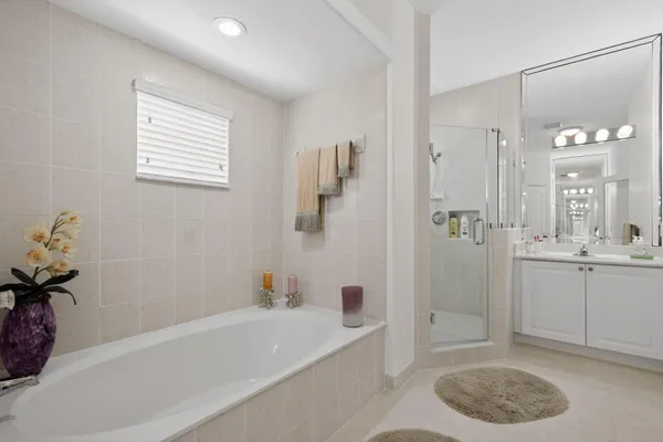 $1,200,000 | 16613 Northwest 77th Path, Miami Lakes, FL 33016