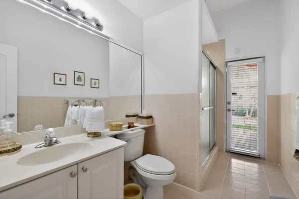 $1,200,000 | 16613 Northwest 77th Path, Miami Lakes, FL 33016