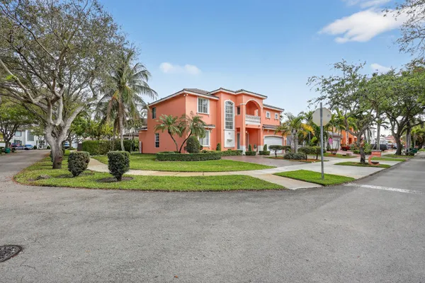 $1,200,000 | 16613 Northwest 77th Path, Miami Lakes, FL 33016