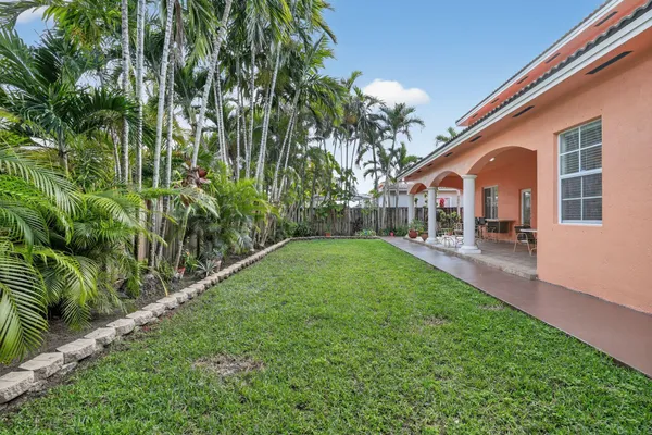 $1,200,000 | 16613 Northwest 77th Path, Miami Lakes, FL 33016