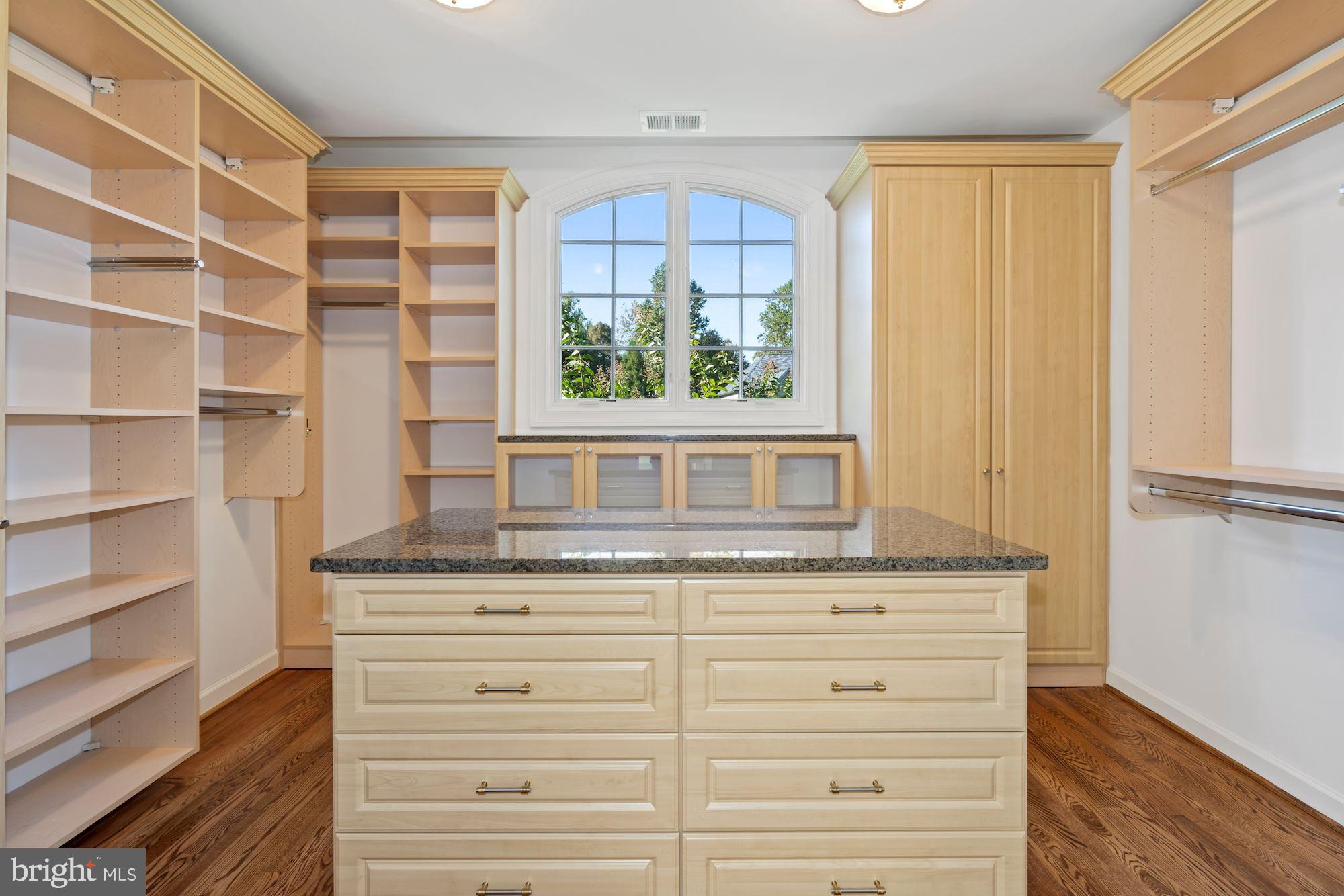 905 Georgetown Ridge Court McLean, VA 22102 - Photo 22 of 40 Walk-in Closet