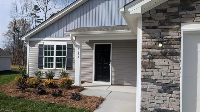 $298,990 | 2624 Stone Gdn Drive, Walkertown, NC 27051