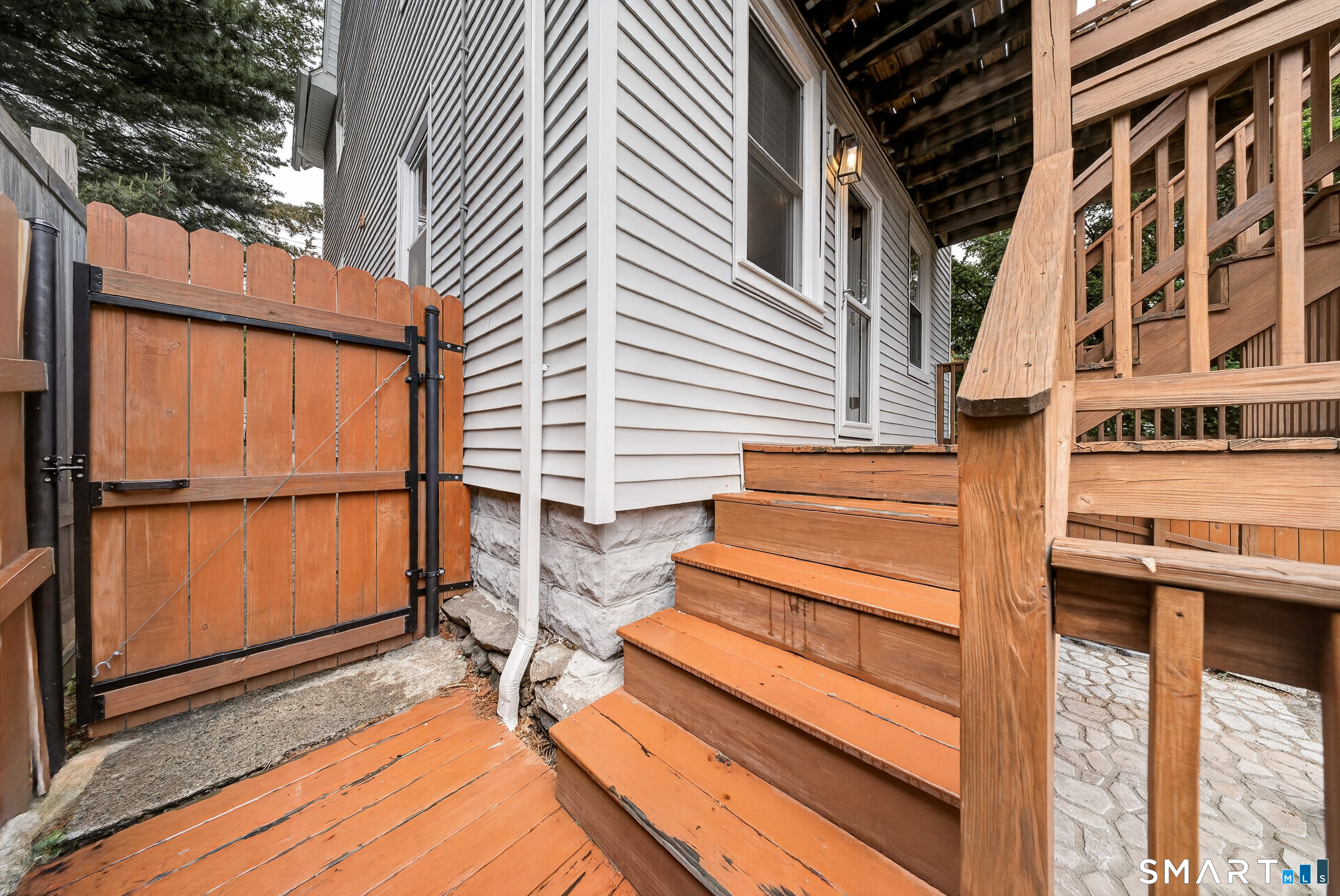 241 Old Stratfield Road Fairfield, CT 06825 - Photo 35 of 40