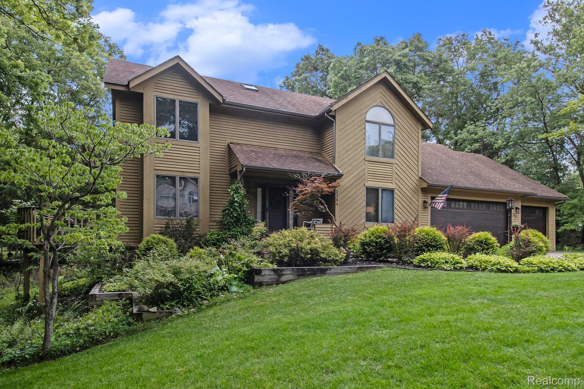 3364 North Tipsico Lake Road Hartland, MI 48353 - Photo 3 of 38 Gallery Image 3