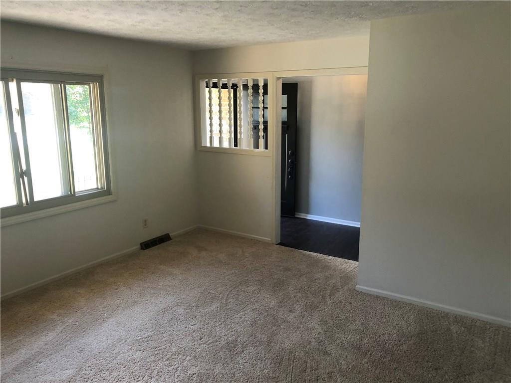 396 Shadow Road Greenwood, IN 46142 - Photo 4 of 27