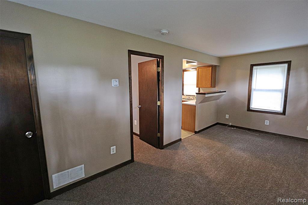 19554 Farmington Road Livonia, MI 48152 - Photo 31 of 40