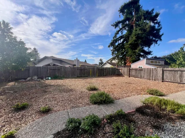 $3,250 | 1569 Golf Course Drive, Rohnert Park, CA 94928