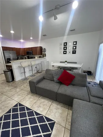 $3,000 | 8925 West 35th Court, Unit 8925, Hialeah, FL 33018