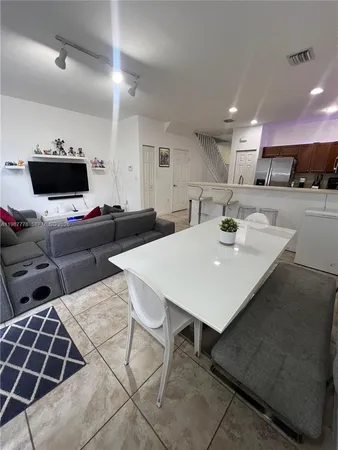 $3,000 | 8925 West 35th Court, Unit 8925, Hialeah, FL 33018