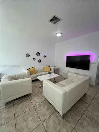 $3,000 | 8925 West 35th Court, Unit 8925, Hialeah, FL 33018