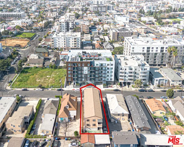 a close view of sink and tap