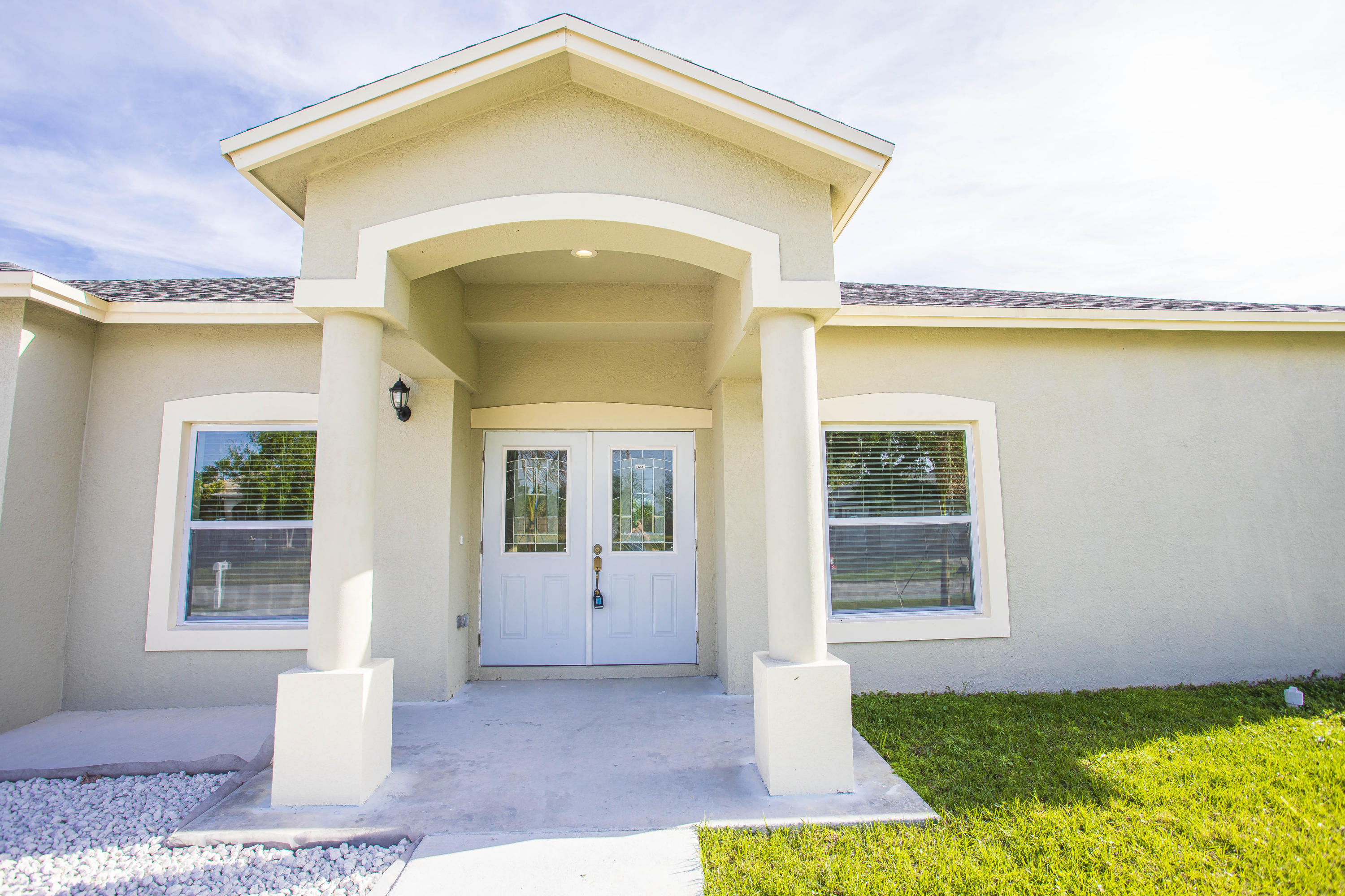 404 Southwest Ridgecrest Drive Port St. Lucie, FL 34953 - Photo 3 of 30 405A4310