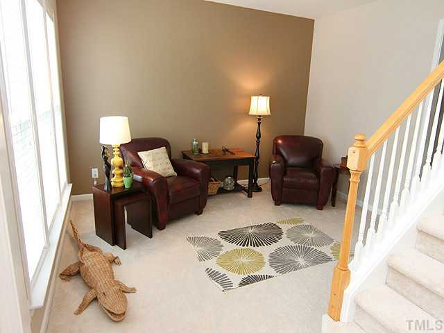 7732 Silver View Lane Raleigh, NC 27613 - Photo 4 of 25 Living Room
