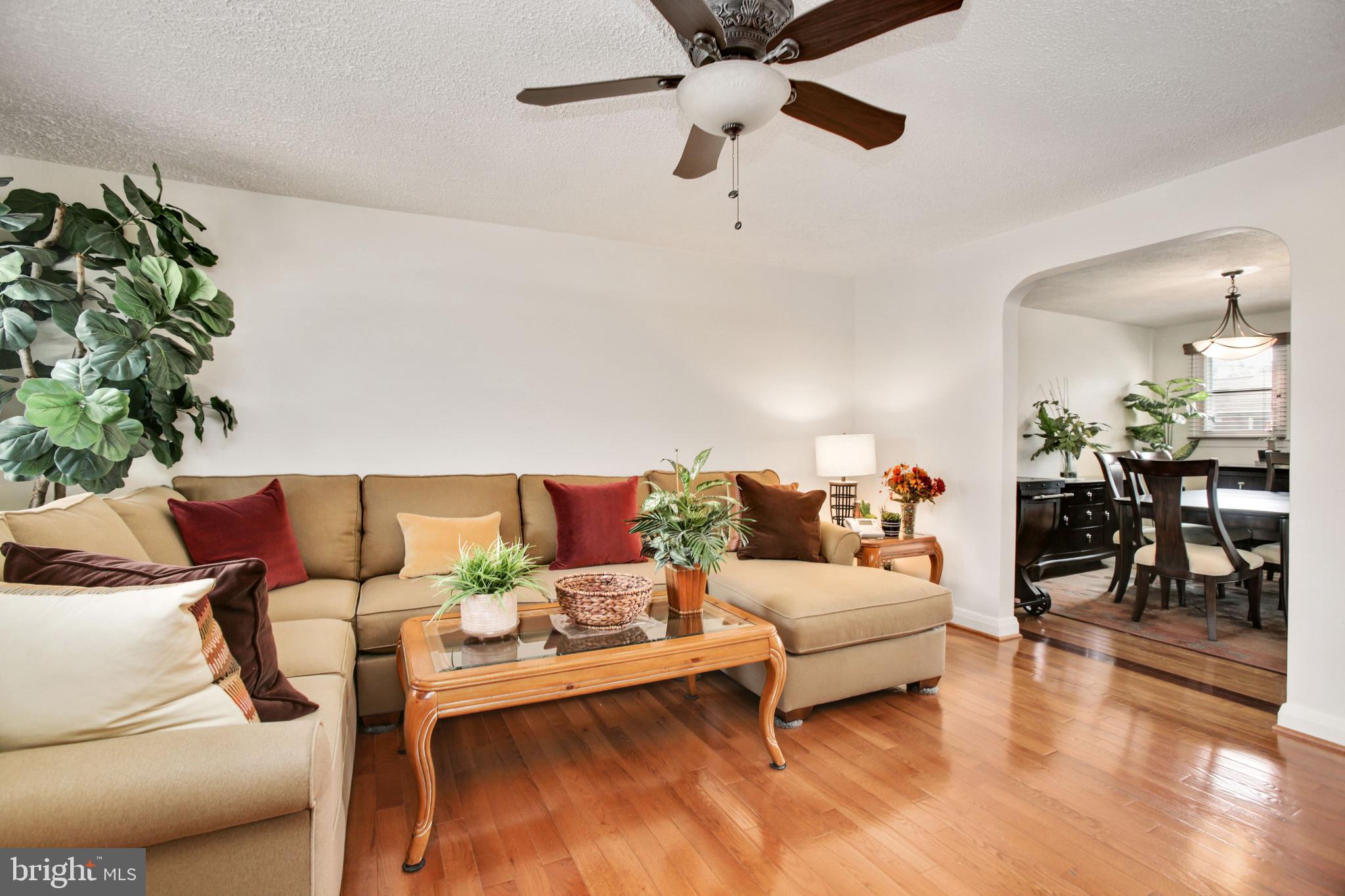 5021 West Hills Road Baltimore, MD 21229 - Photo 4 of 25 a living room with furniture