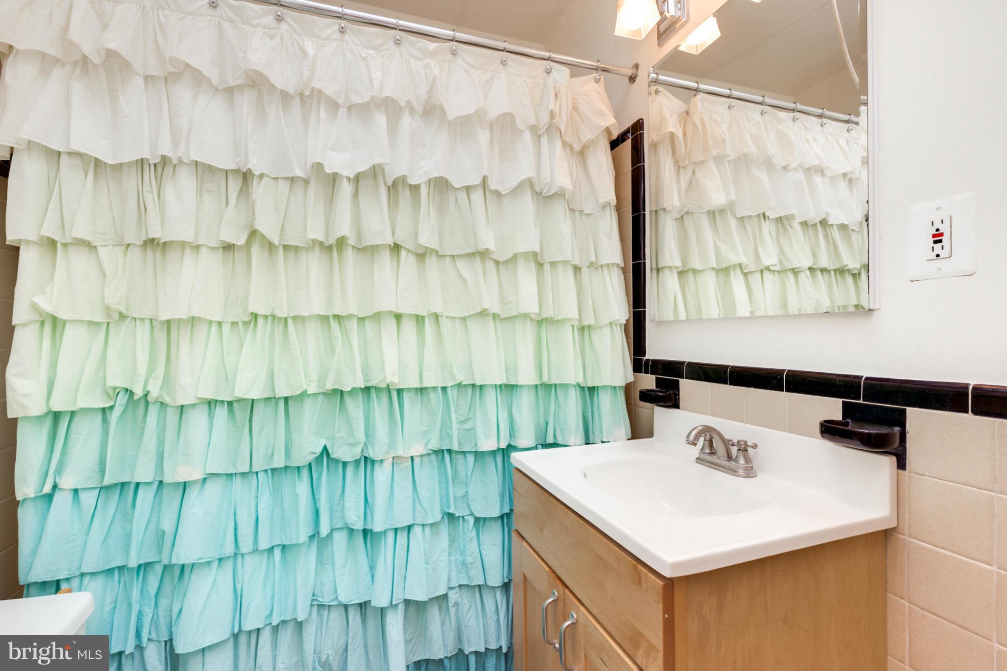 2235 39th Place Northwest Washington, DC 20007 - Photo 16 of 23 Bath