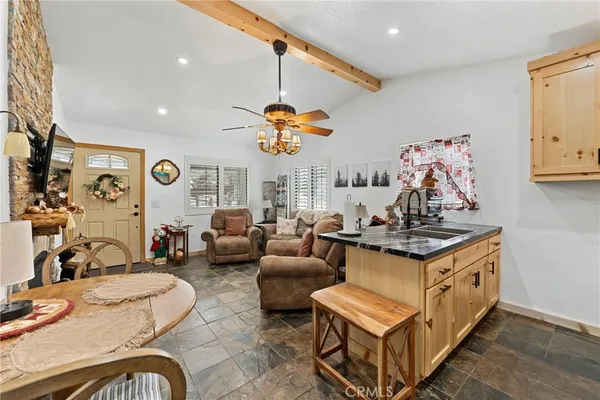 $2,400 | 318 Los Angeles, Big Bear City, CA 92386