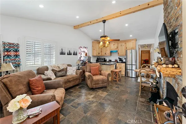 $2,400 | 318 Los Angeles, Big Bear City, CA 92386