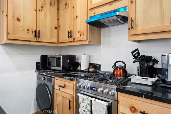 $2,400 | 318 Los Angeles, Big Bear City, CA 92386