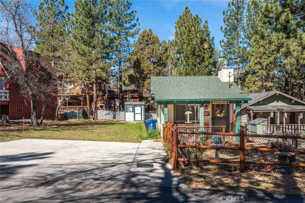 $2,400 | 318 Los Angeles, Big Bear City, CA 92386