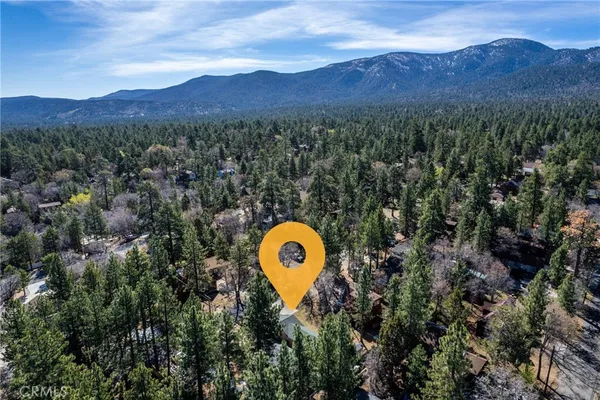 $2,400 | 318 Los Angeles, Big Bear City, CA 92386