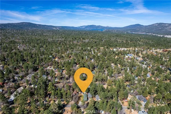 $2,400 | 318 Los Angeles, Big Bear City, CA 92386