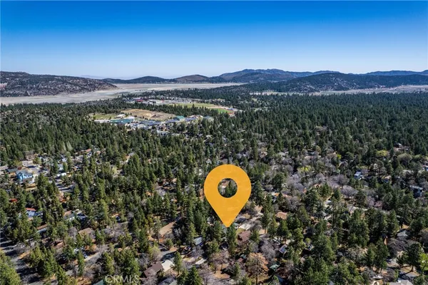 $2,400 | 318 Los Angeles, Big Bear City, CA 92386