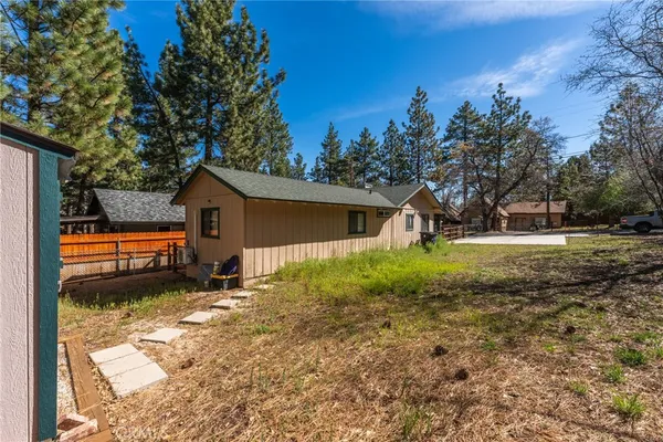 $2,400 | 318 Los Angeles, Big Bear City, CA 92386